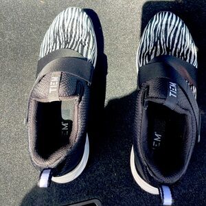 Tiem 8.5! Mint!!! Almost new! Comes w/out clips!!